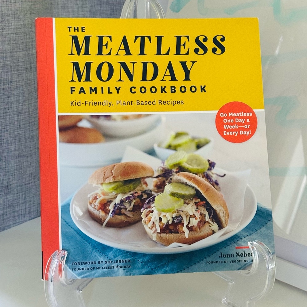 NEW The Meatless Monday Family Cookbook Joan Sebestyen Paperback Recipe Book